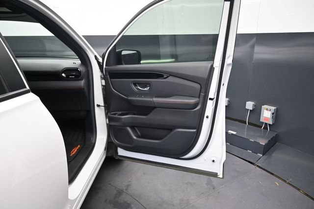 Used 2025 Honda Pilot TrailSport image 20