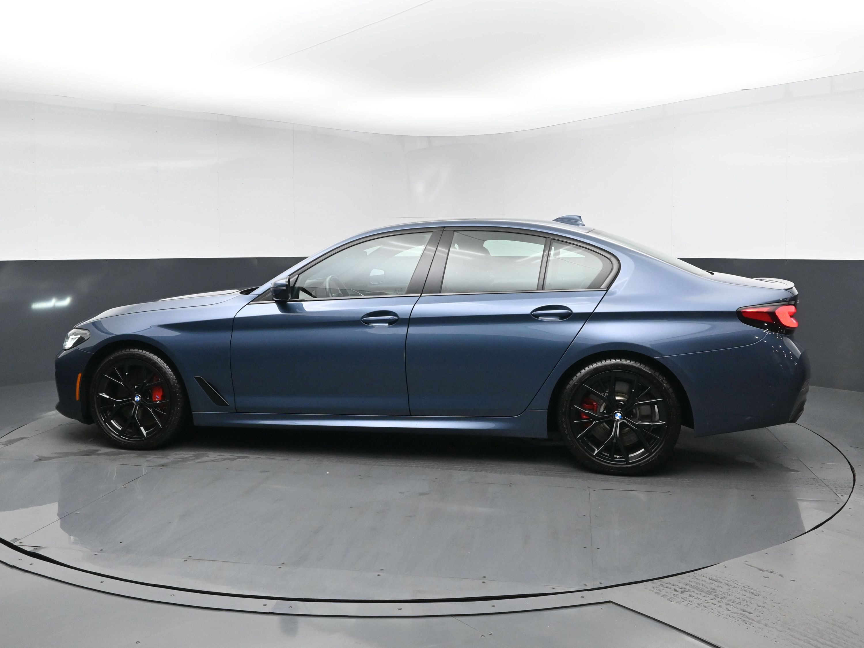 Used 2023 BMW 540i xDrive w/ M Sport Package image 4