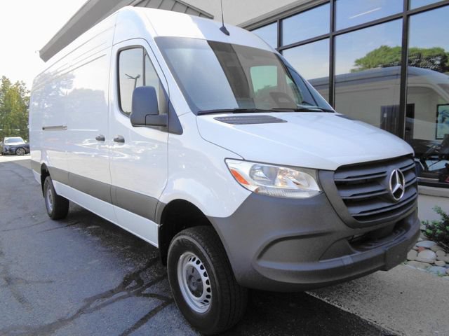 Used 2025 Mercedes-Benz Sprinter 2500 image 3
