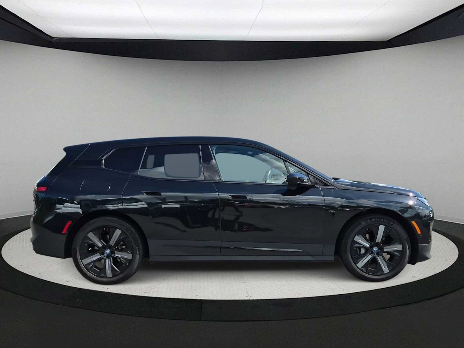 Used 2024 BMW iX xDrive50 AWD/4WD image 9