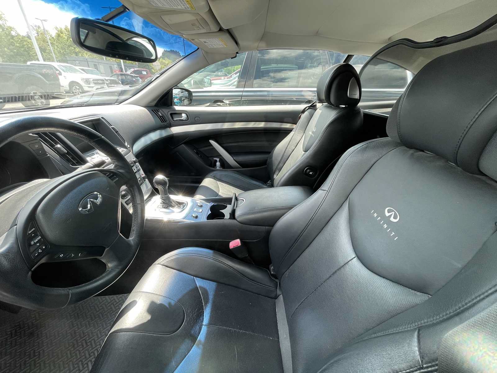 Used 2014 INFINITI Q60 Convertible w/ Premium Package RWD image 7
