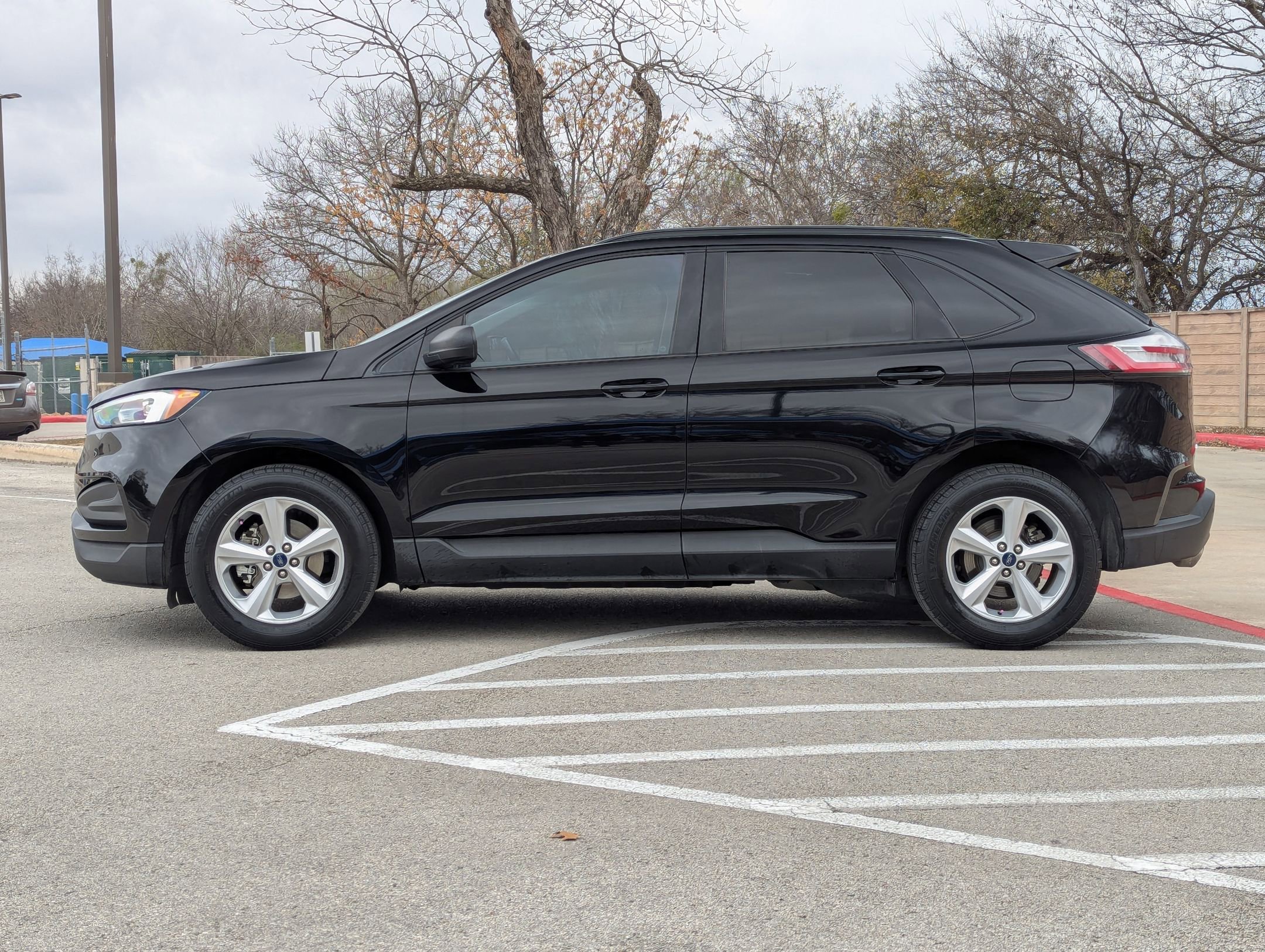 Used 2020 Ford Edge SE image 4