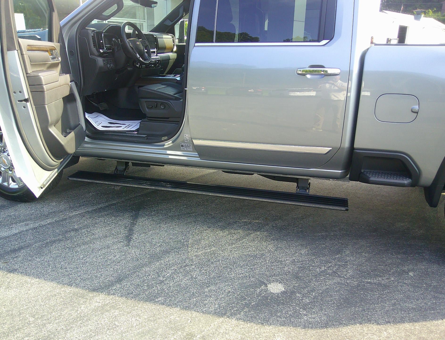Used 2025 Chevrolet Silverado 2500 High Country w/ High Country Premium Package AWD/4WD image 16