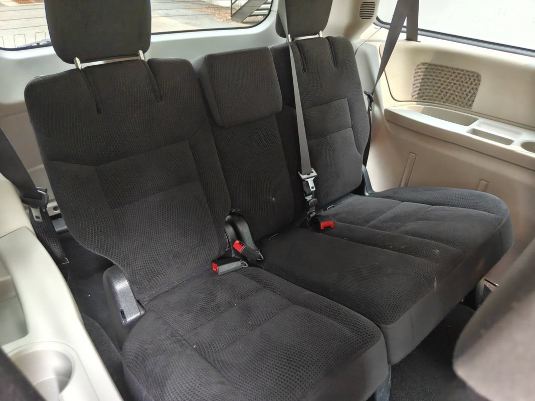 Used 2019 Dodge Grand Caravan SE w/ UConnect Hands-Free Group FWD image 16
