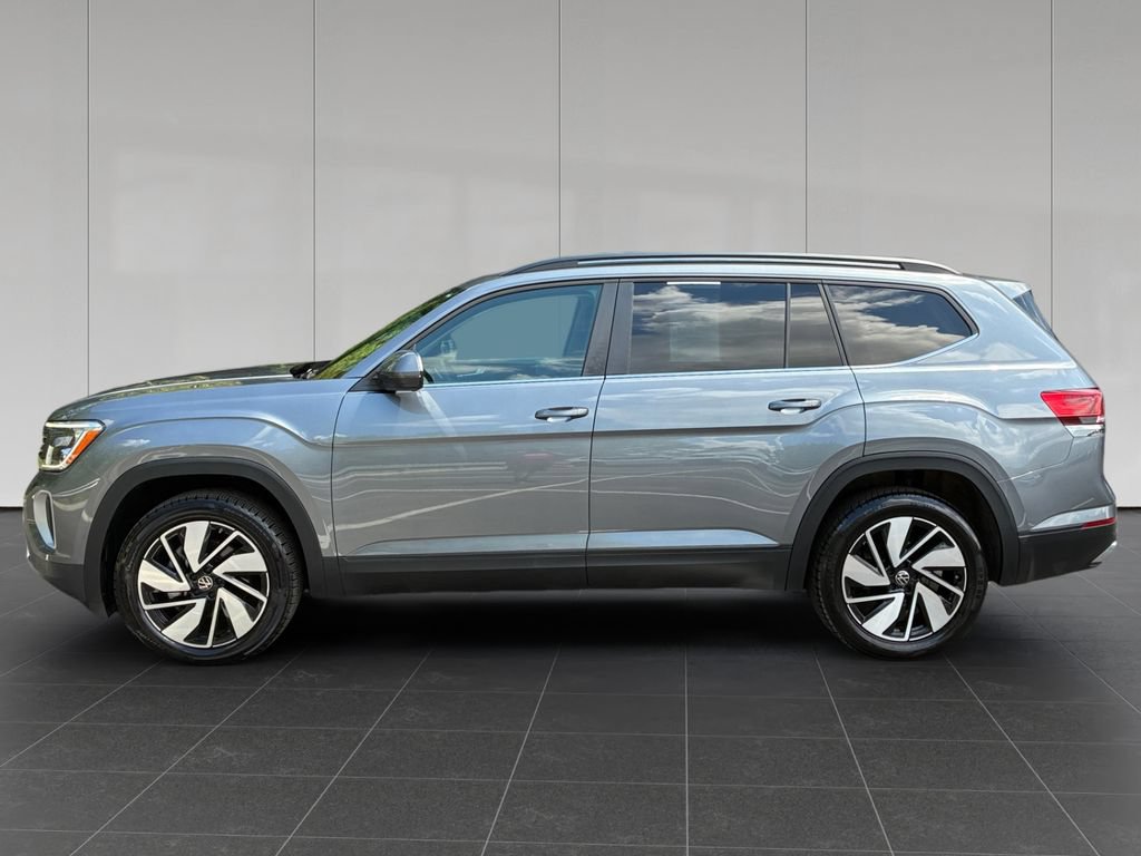 Used 2025 Volkswagen Atlas SE AWD/4WD image 2