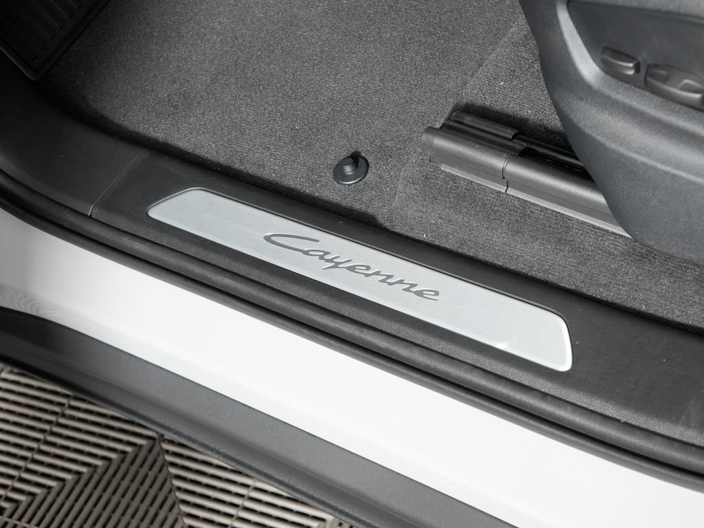 New 2026 Porsche Cayenne Coupe AWD/4WD image 18