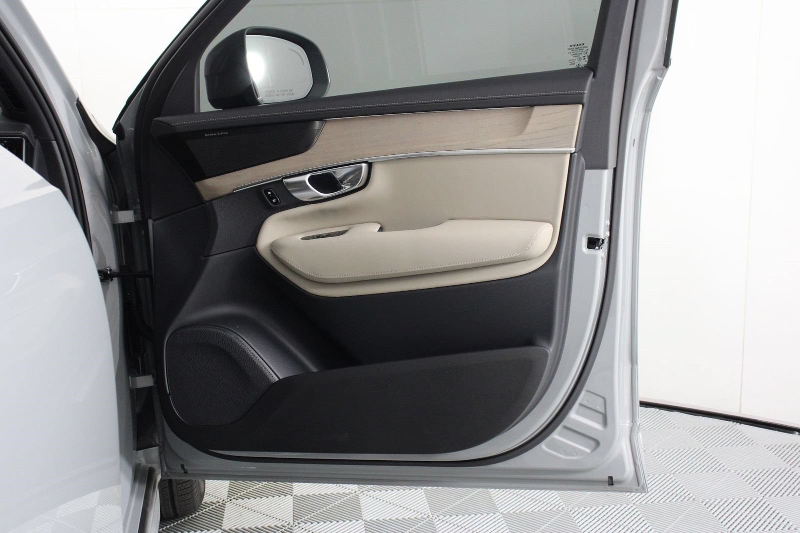 Certified 2026 Volvo XC90 B6 Plus w/ Protection Package Premier AWD/4WD image 21