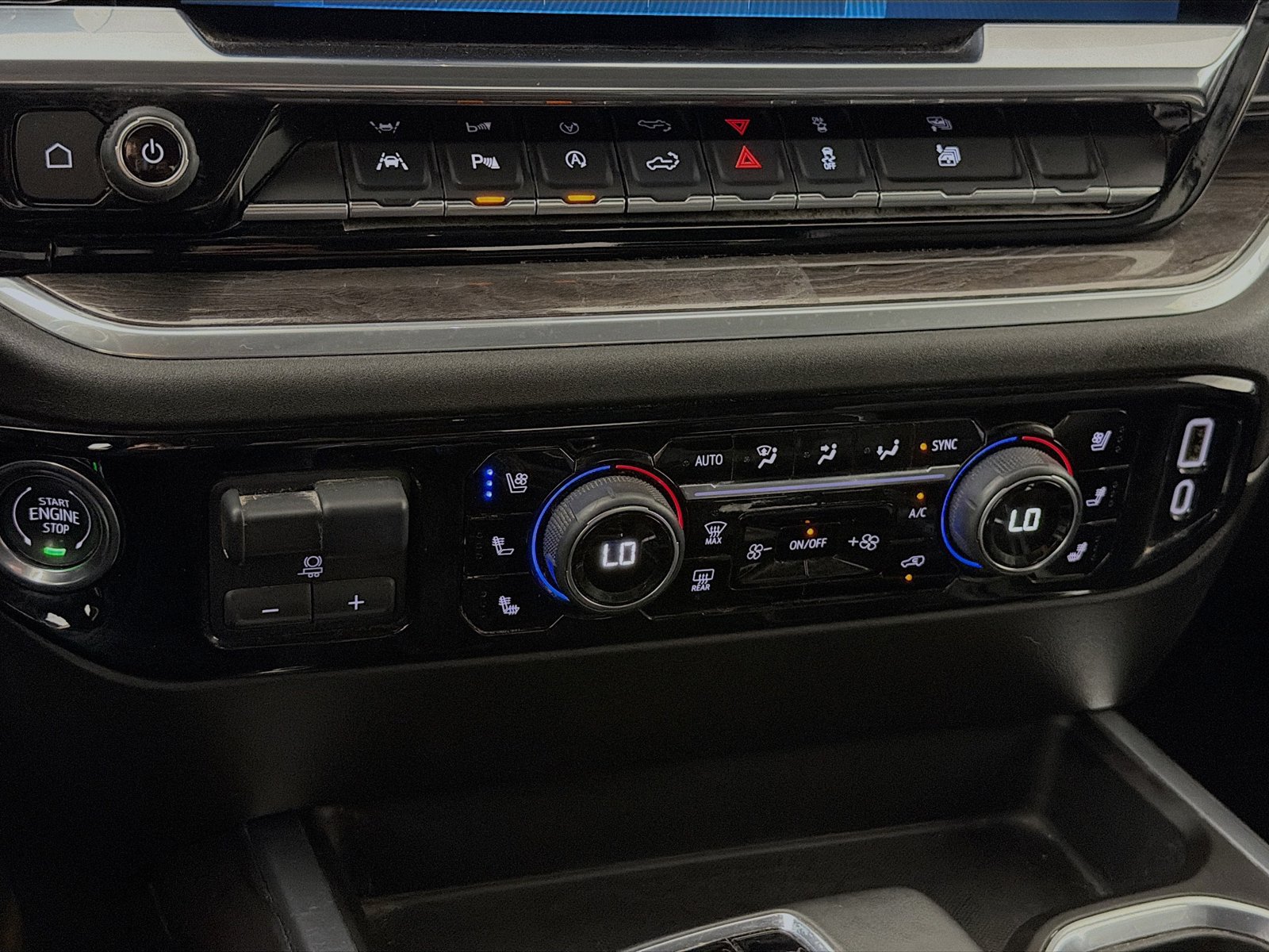 Used 2025 Chevrolet Silverado 1500 LTZ AWD/4WD image 19