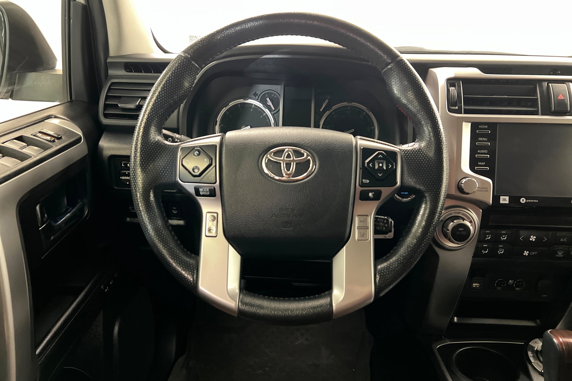 Used 2024 Toyota 4Runner Limited AWD/4WD image 13
