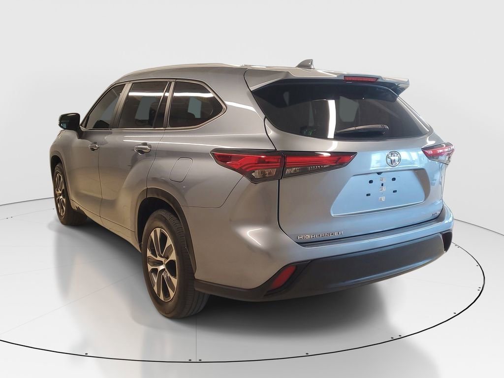 Used 2023 Toyota Highlander XLE image 5