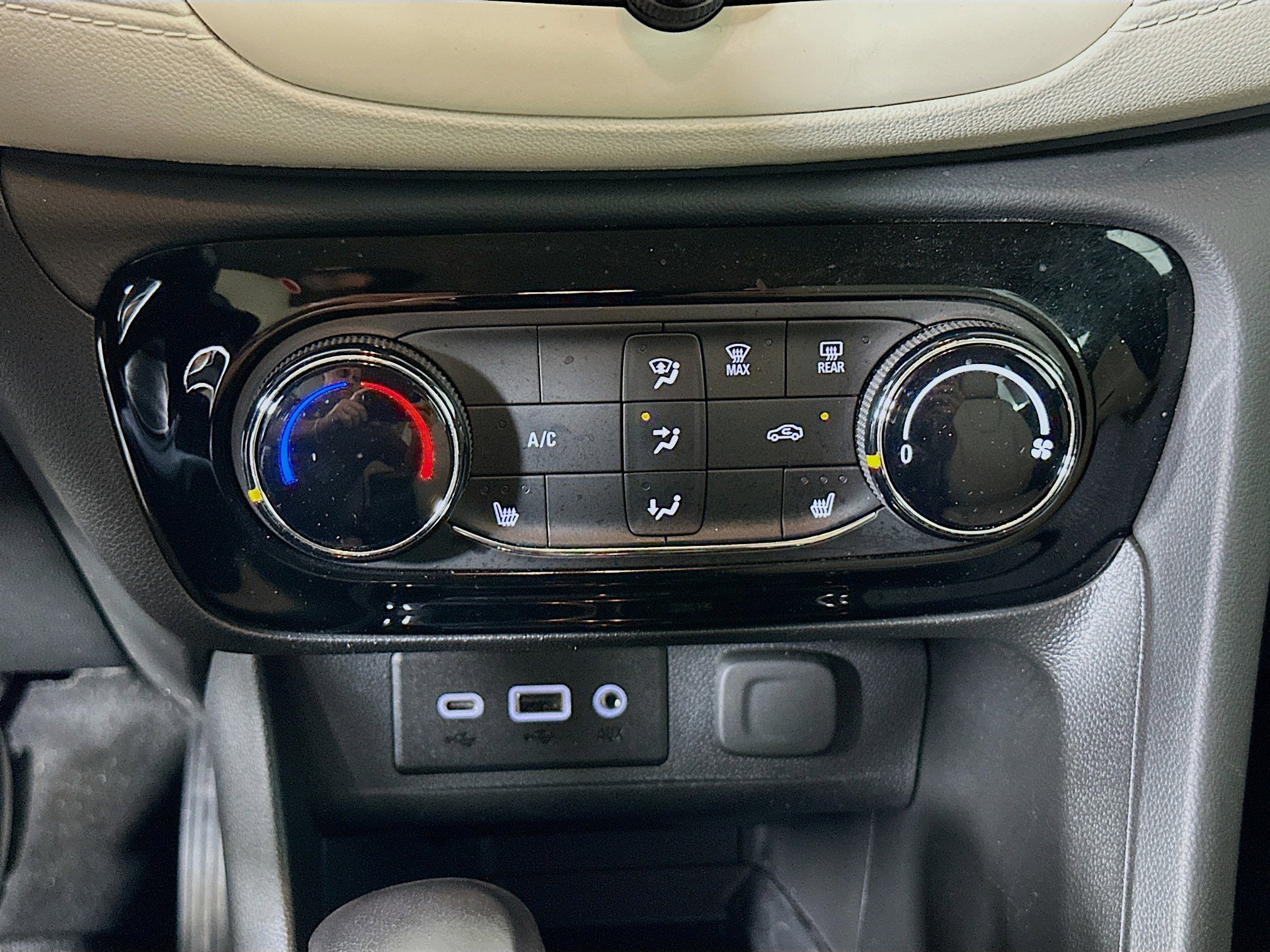 Used 2023 Buick Encore GX Preferred w/ Cold Weather Comfort Package FWD image 23