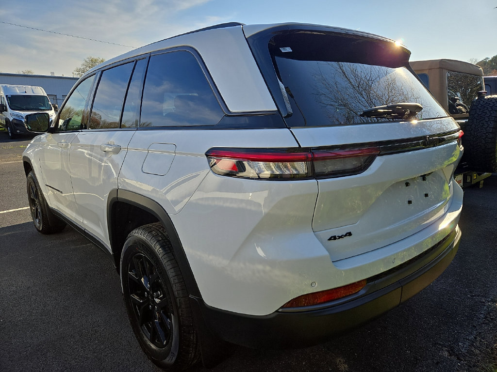 New 2026 Jeep Grand Cherokee Altitude AWD/4WD image 3