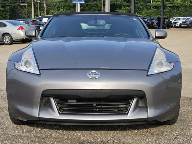 Used 2010 Nissan 370Z Touring RWD image 2