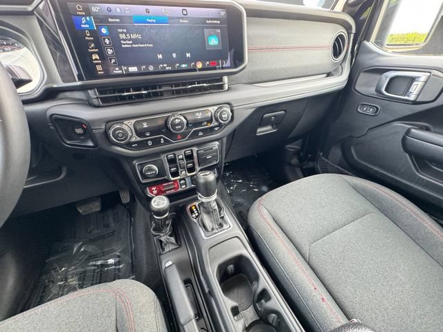 Used 2024 Jeep Wrangler Unlimited Rubicon AWD/4WD image 3