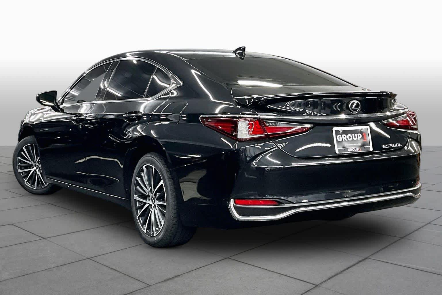 Used 2025 Lexus ES 300h w/ Premium Package FWD image 12