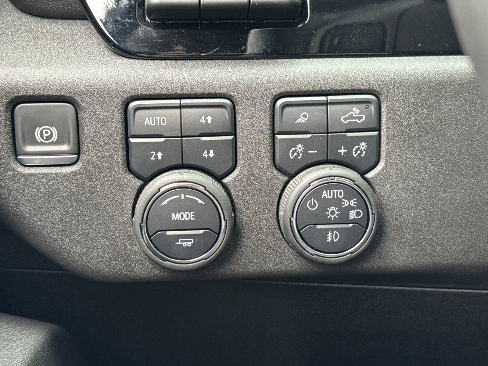 Used 2025 Chevrolet Silverado 3500 High Country w/ Technology Package image 32