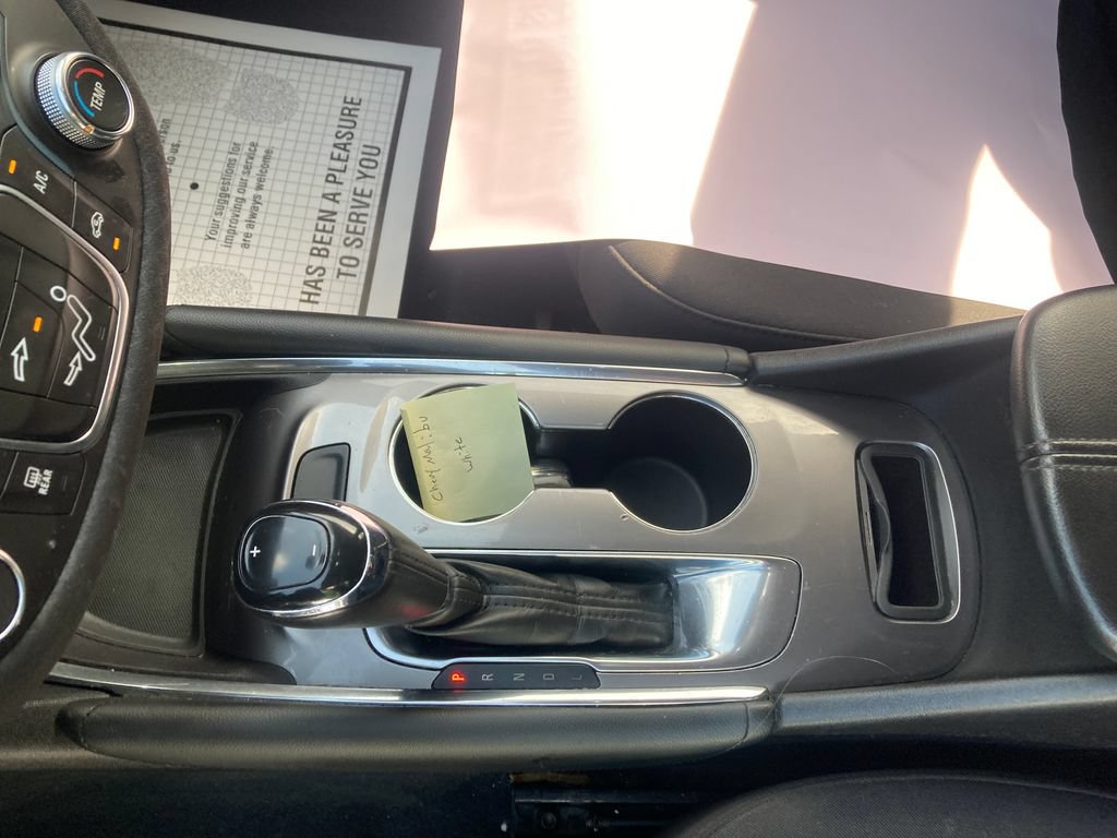 Used 2017 Chevrolet Malibu LT FWD image 33