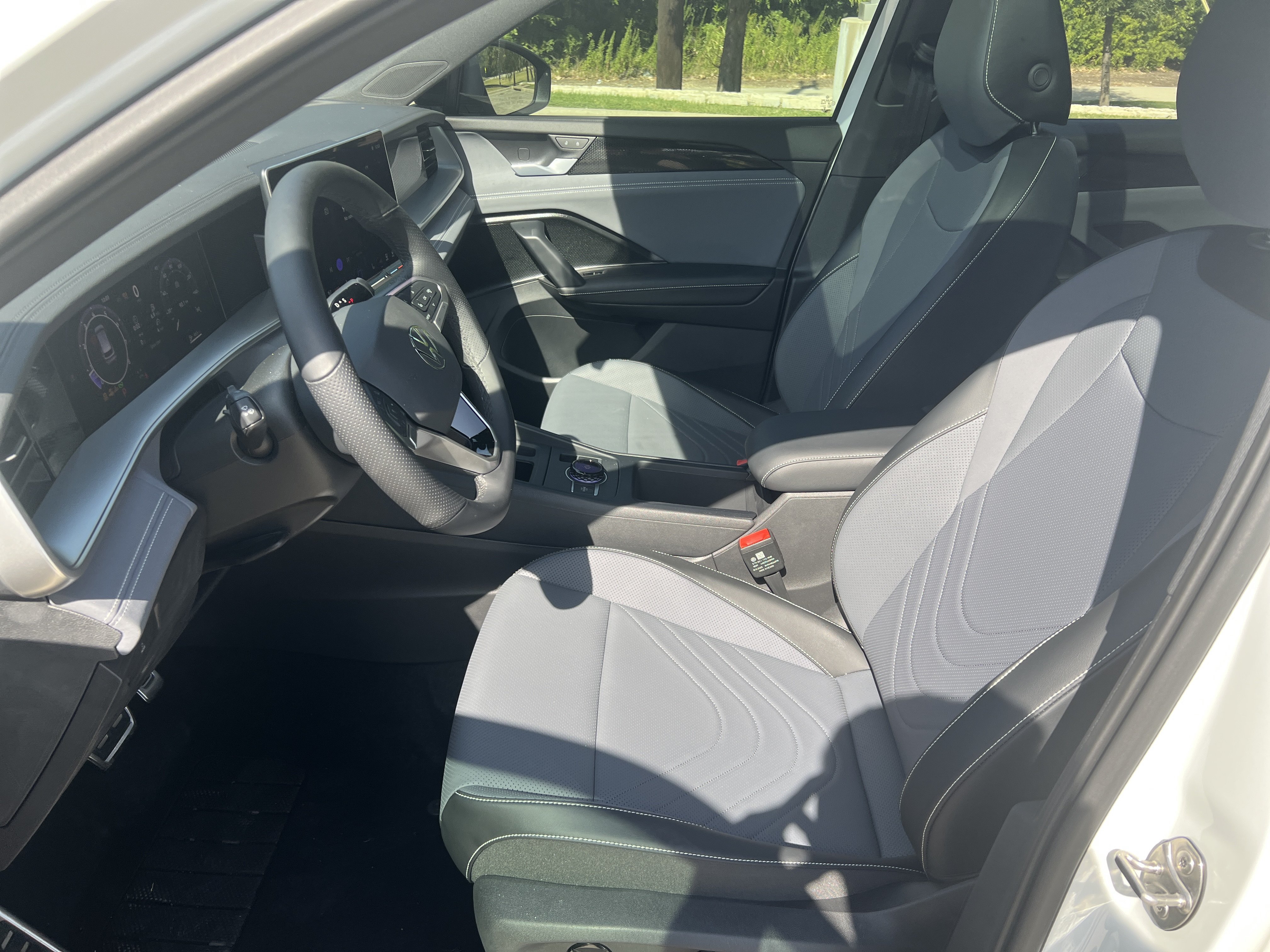 Certified 2026 Volkswagen Tiguan SE R-Line FWD image 14