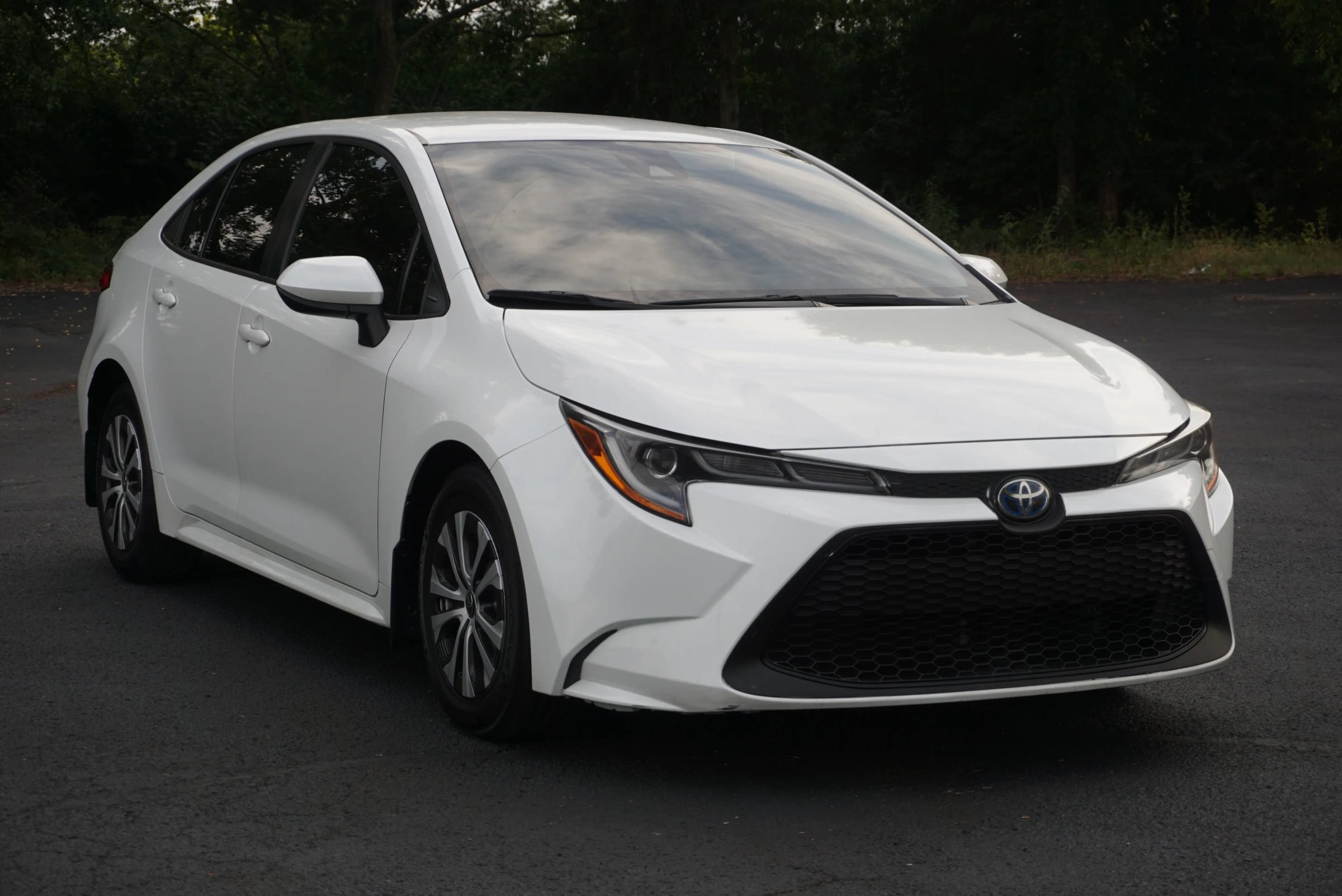 Used 2022 Toyota Corolla LE w/ Premium Interior Package FWD image 3