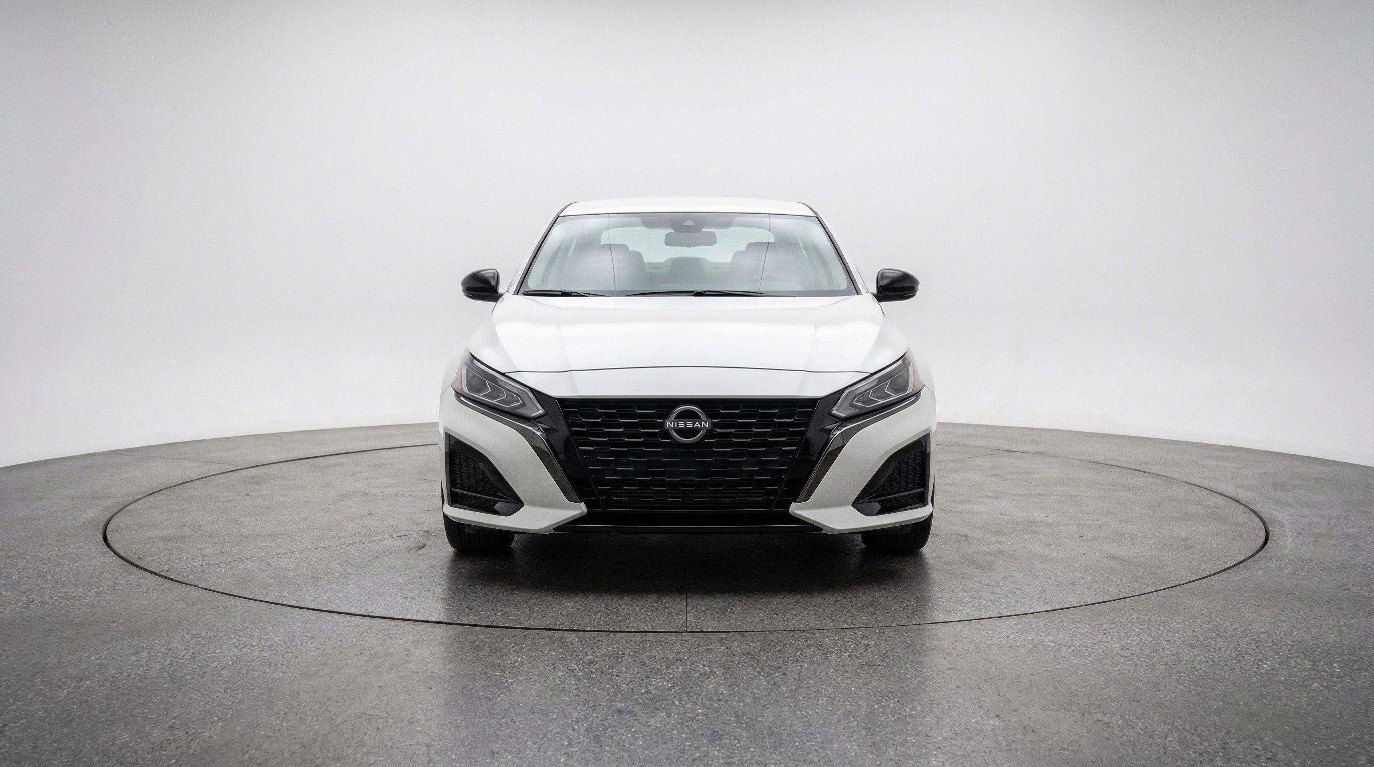 Used 2025 Nissan Altima 2.5 SV image 2