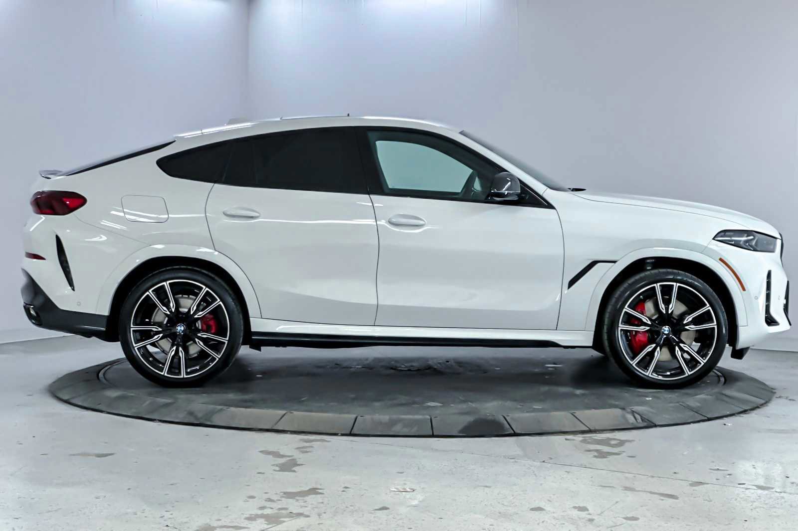 New 2026 BMW X6 M60i image 8