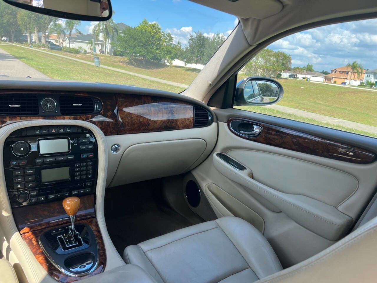 Used 2004 Jaguar XJ8 image 13