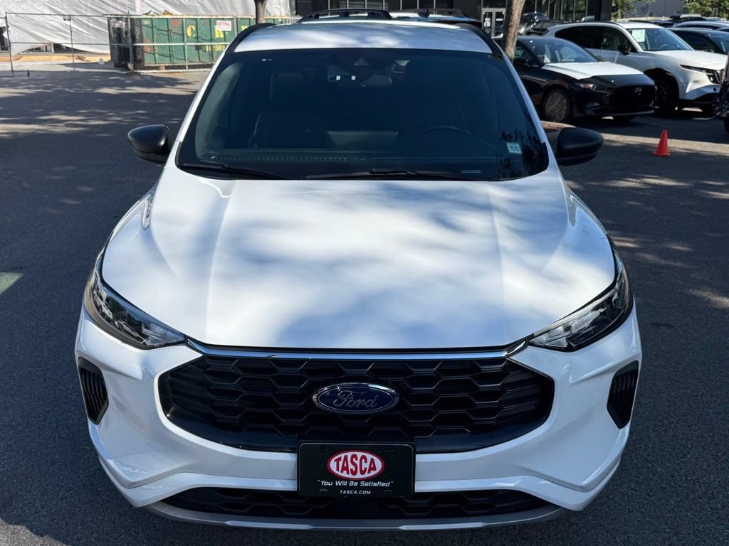 Used 2023 Ford Escape ST-Line w/ Tech Pack #1 AWD/4WD image 2