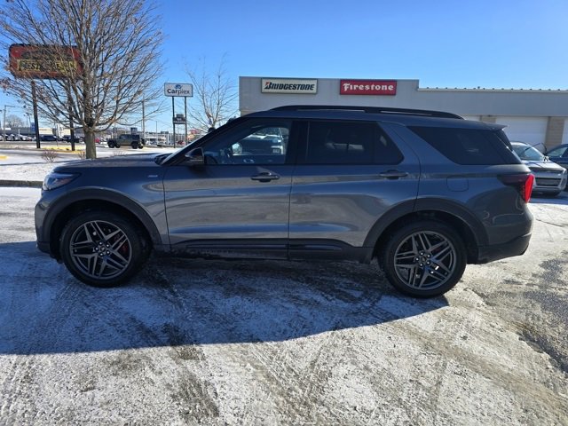 Used 2025 Ford Explorer ST-Line w/ ST-Line Street Pack image 6
