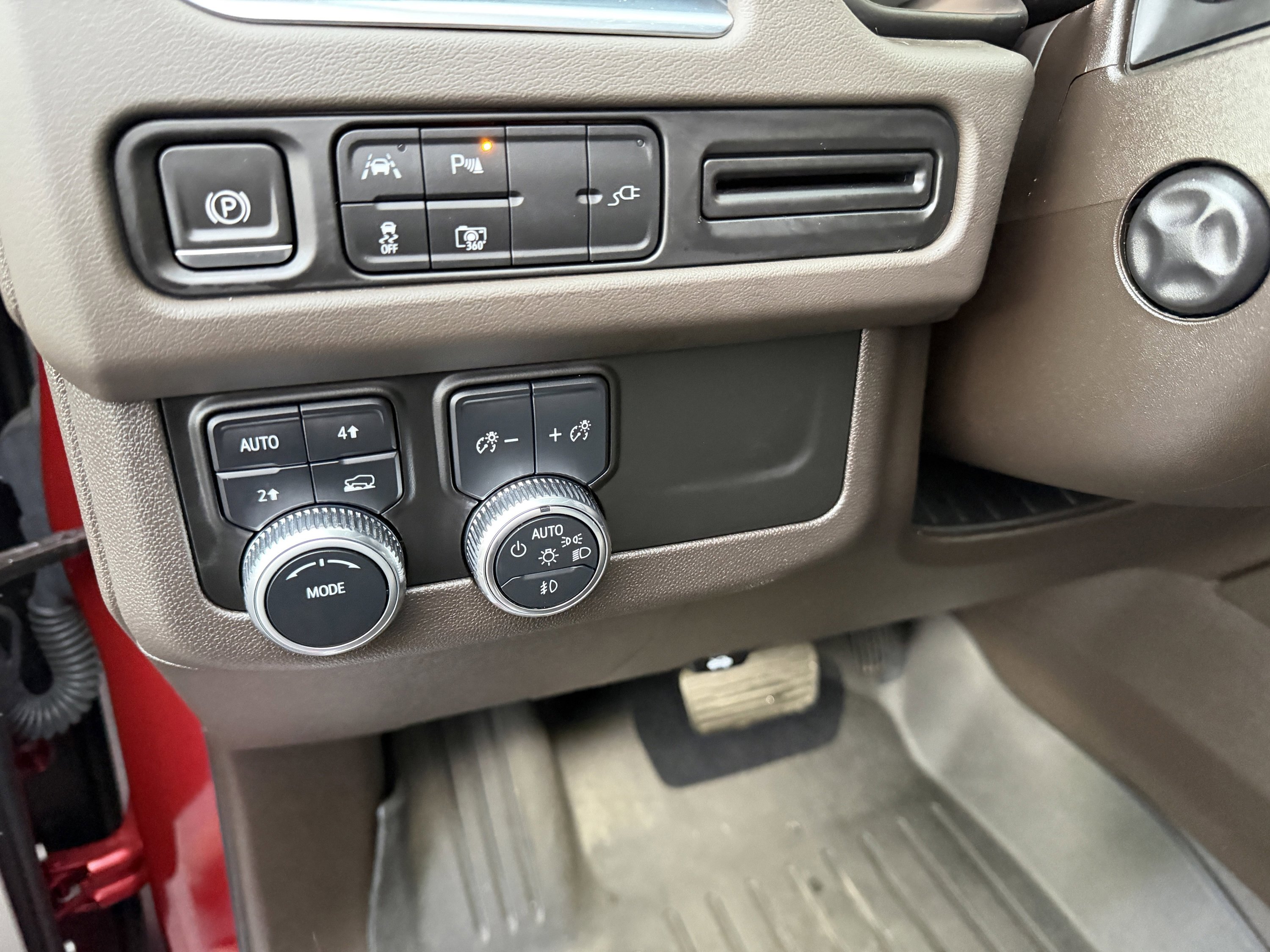 Used 2022 GMC Yukon SLT w/ SLT Luxury Package image 25