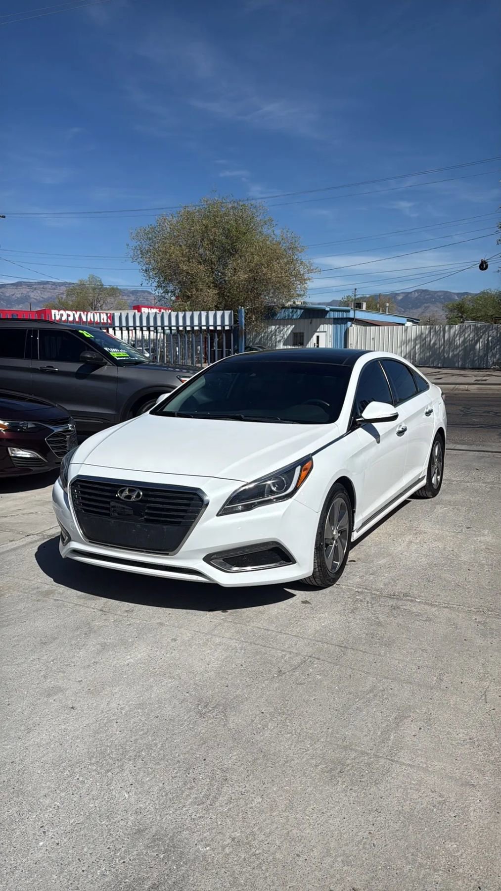 Used 2017 Hyundai Sonata Limited w/ Ultimate Package 02 FWD image 2