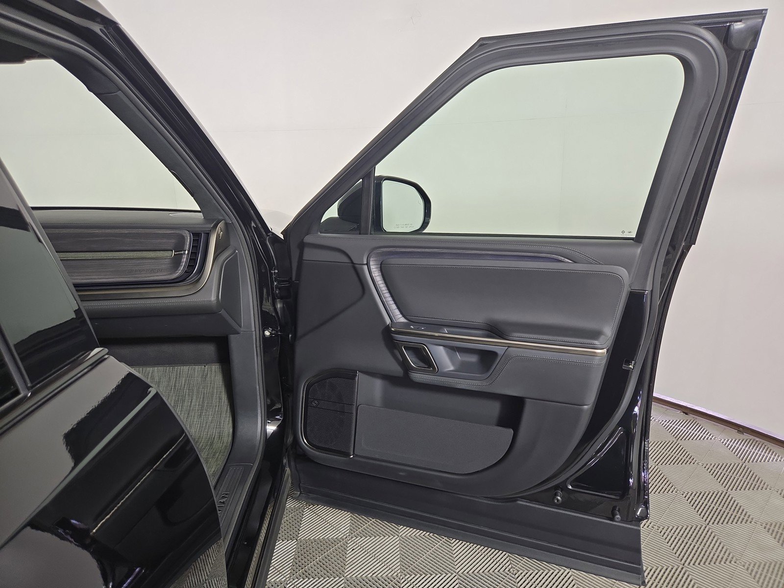 Used 2023 Rivian R1T Adventure image 18