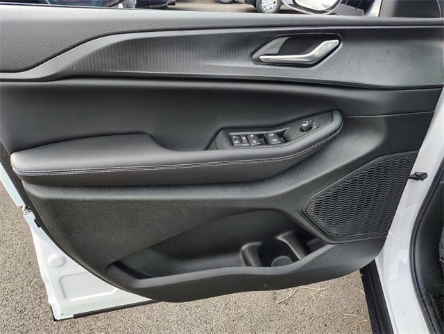 New 2025 Jeep Grand Cherokee L Altitude image 12