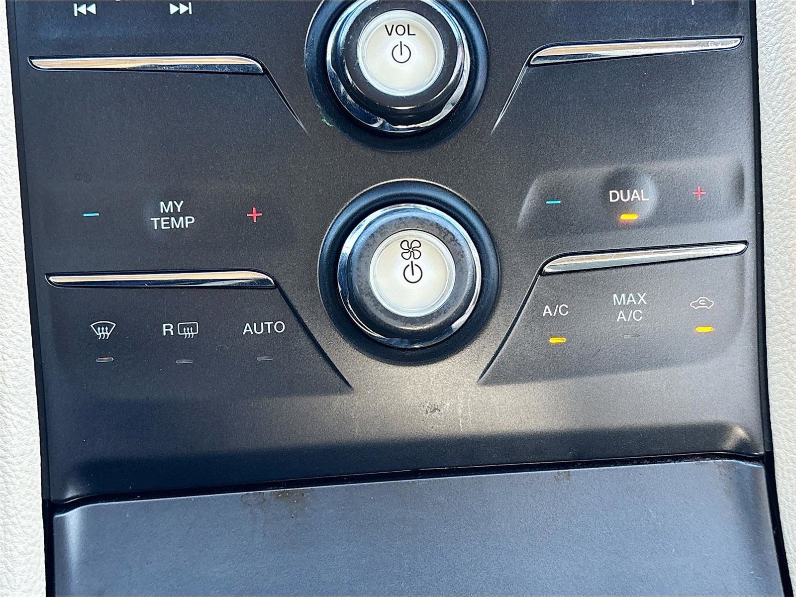 Used 2015 Ford Taurus Limited image 15