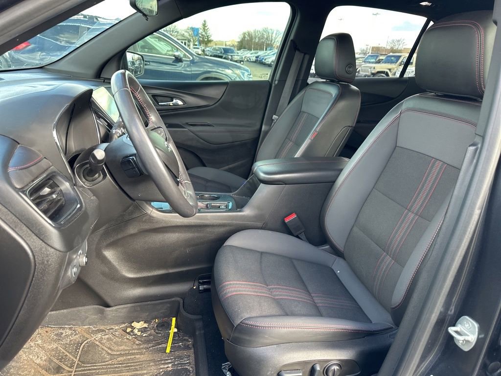 Used 2022 Chevrolet Equinox RS w/ Infotainment Package image 15