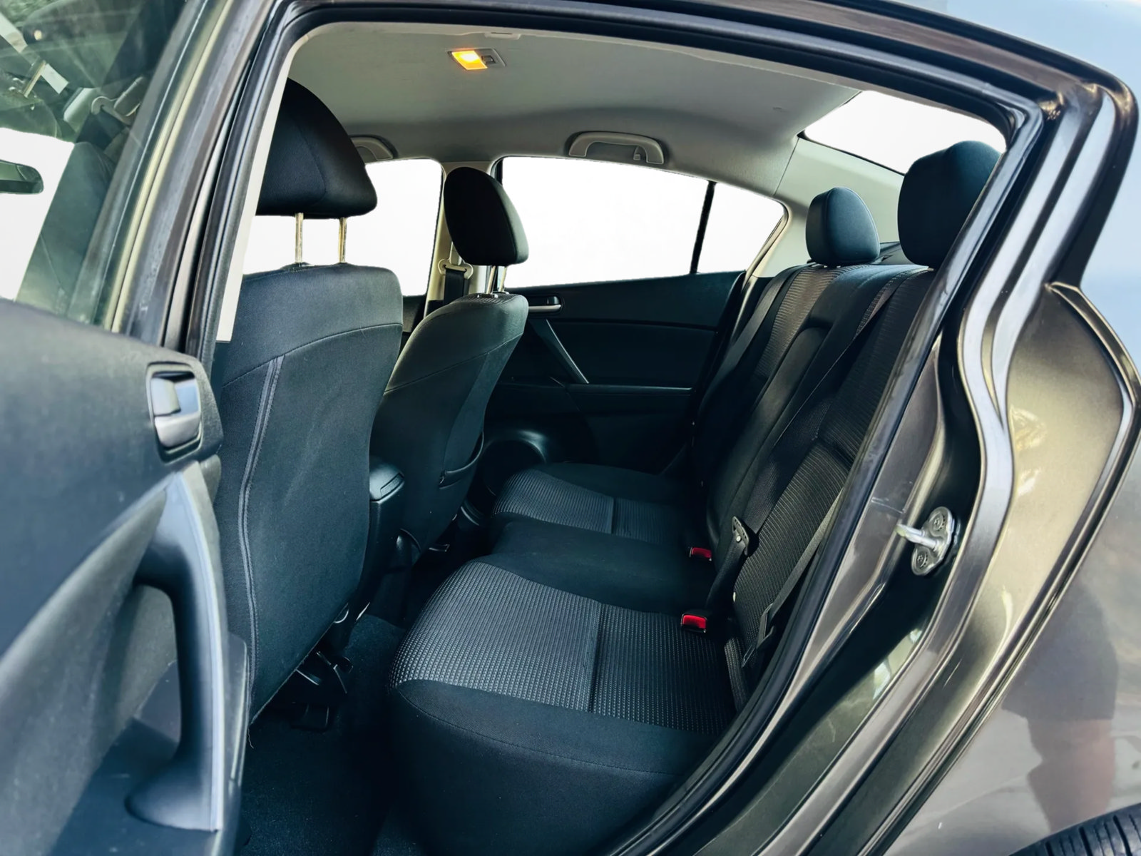 Used 2012 MAZDA MAZDA3 i Touring FWD image 11