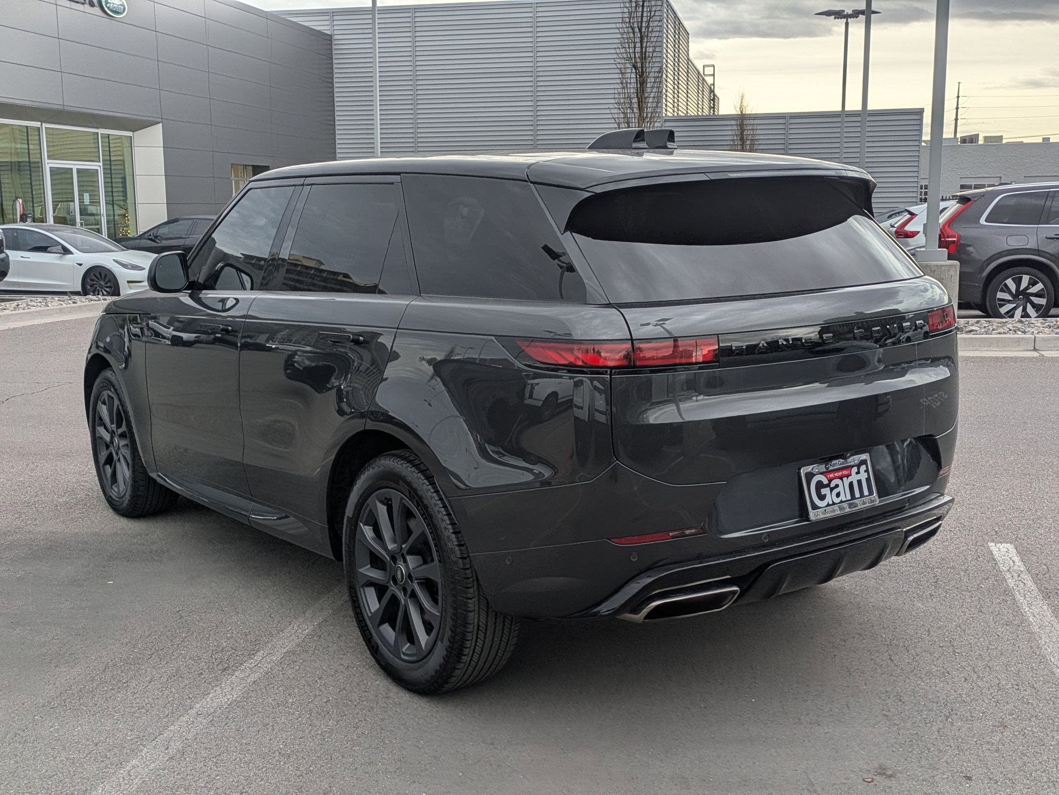 Used 2023 Land Rover Range Rover Sport SE Dynamic image 5