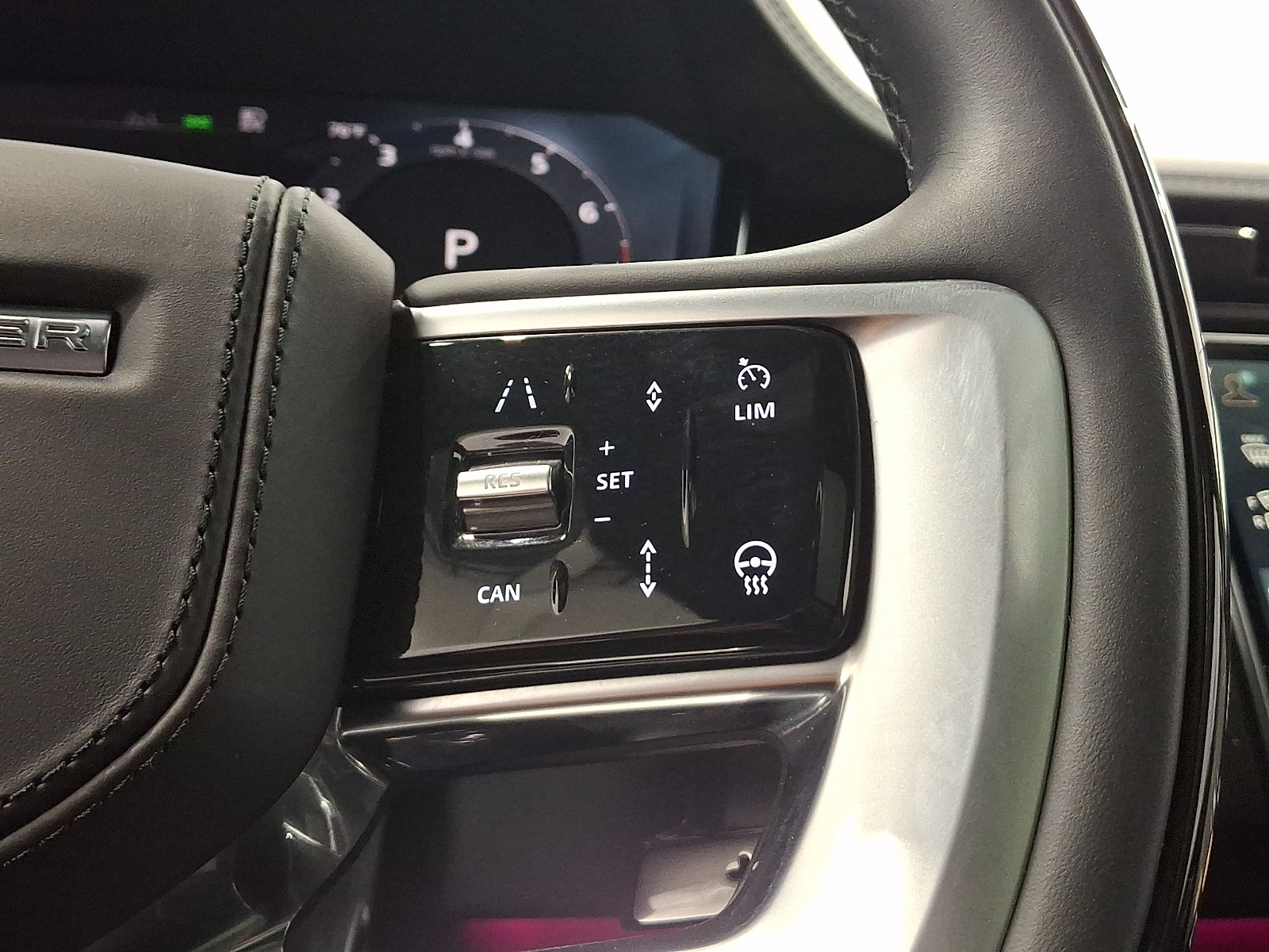 Certified 2025 Land Rover Range Rover SE AWD/4WD image 23