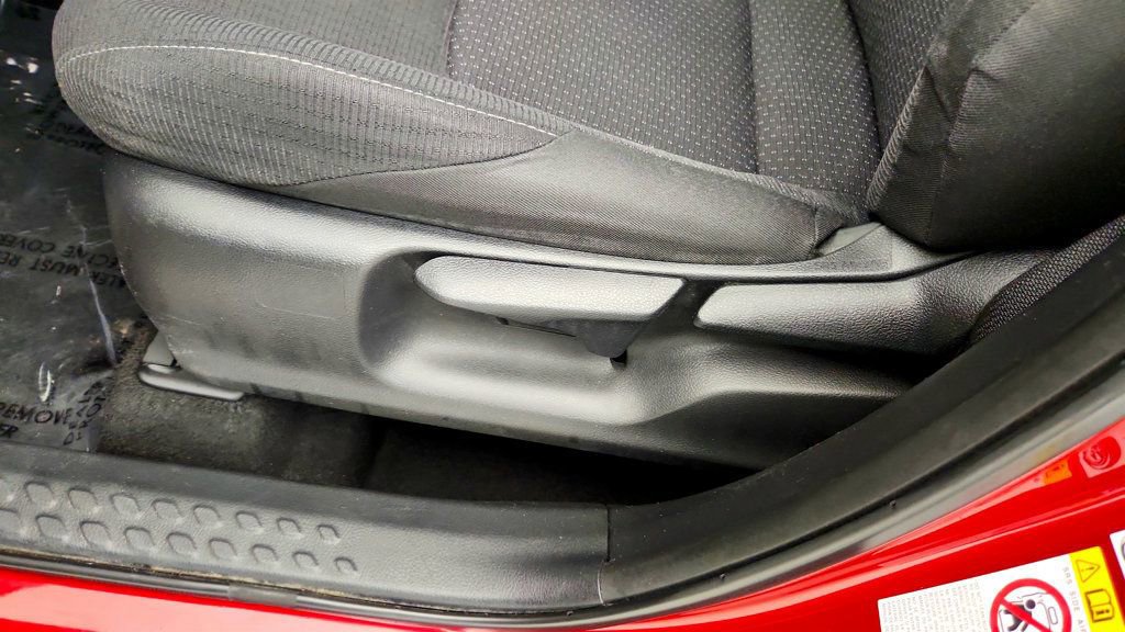 Used 2019 Toyota C-HR LE FWD image 11