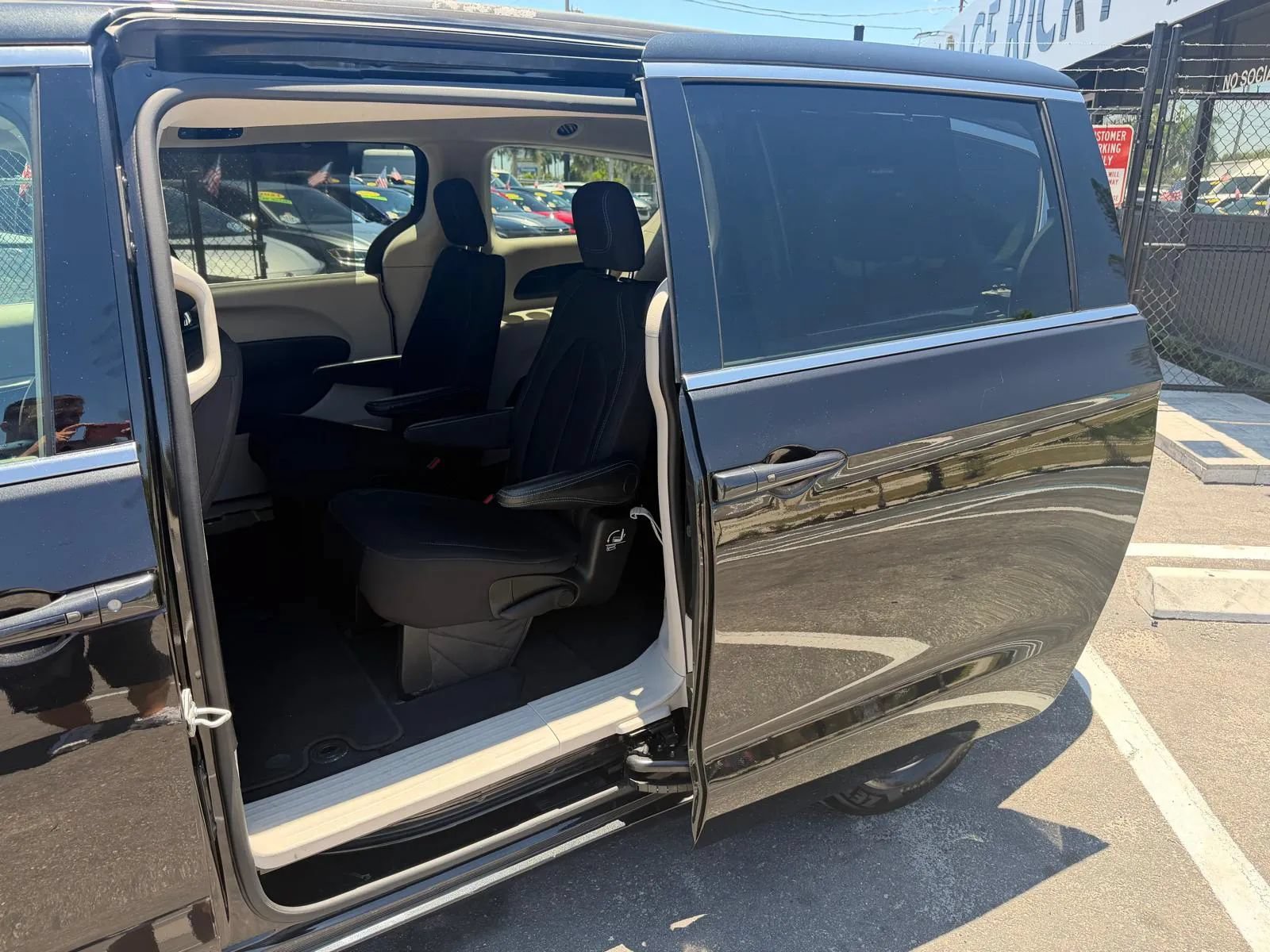 Used 2021 Chrysler Pacifica Touring FWD image 22