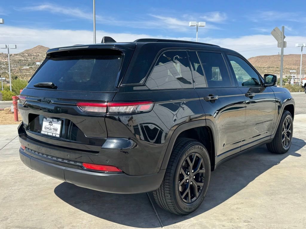 Used 2024 Jeep Grand Cherokee Altitude image 6