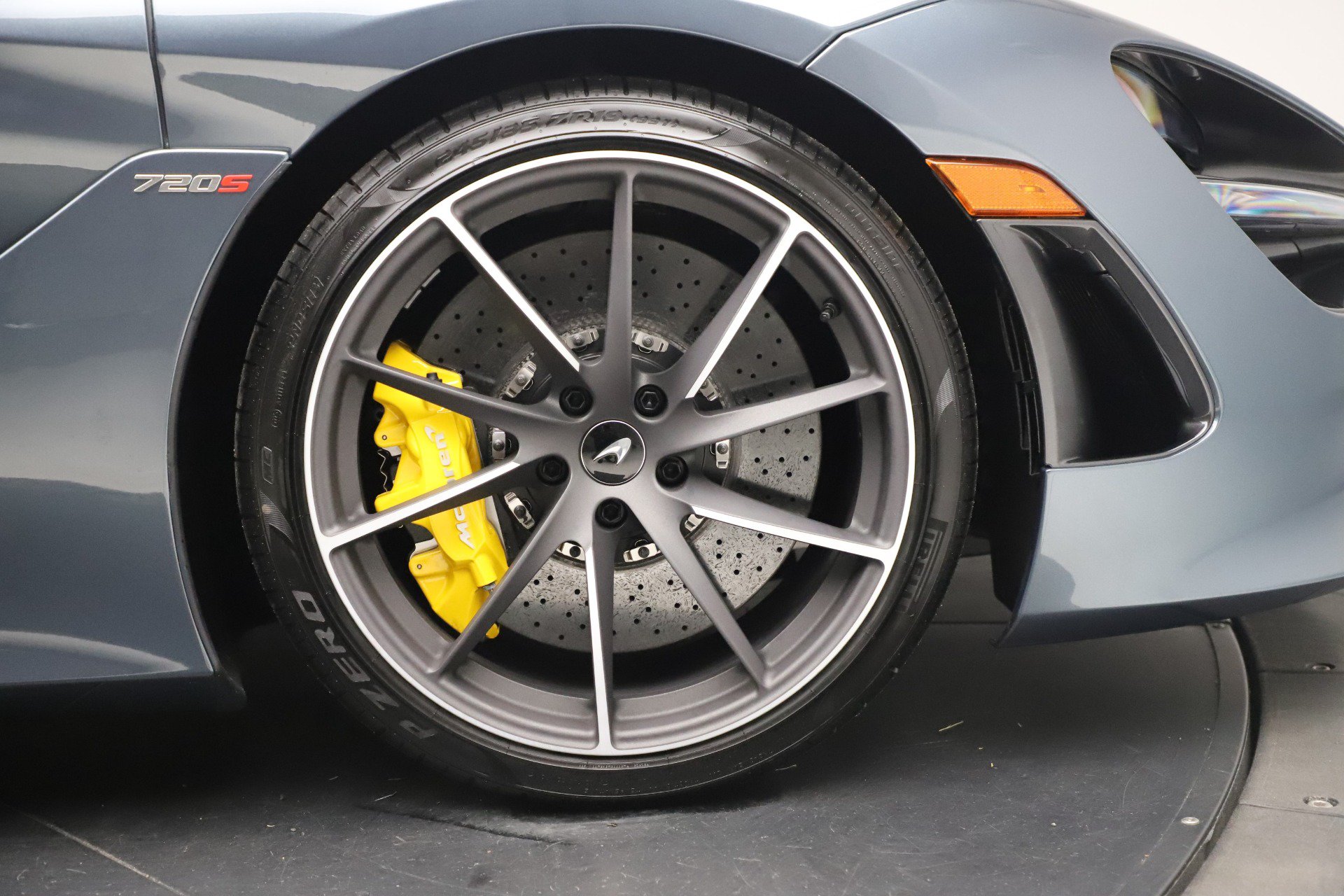 Used 2020 McLaren 720S Spider RWD image 30
