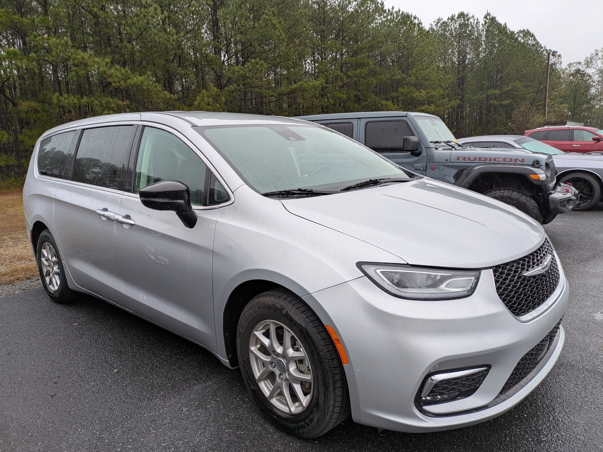 Used 2024 Chrysler Pacifica Touring-L