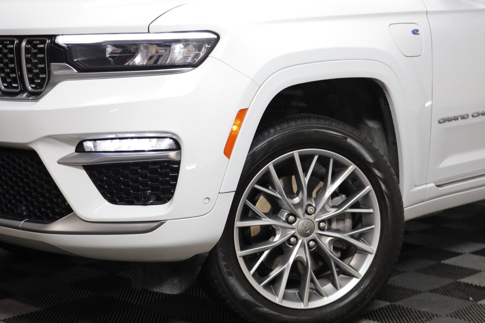 Used 2022 Jeep Grand Cherokee Summit image 3
