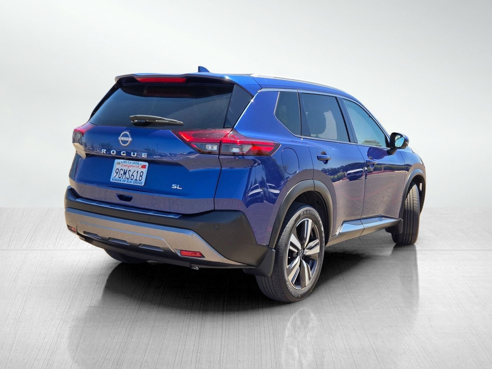 Used 2023 Nissan Rogue SL FWD image 4