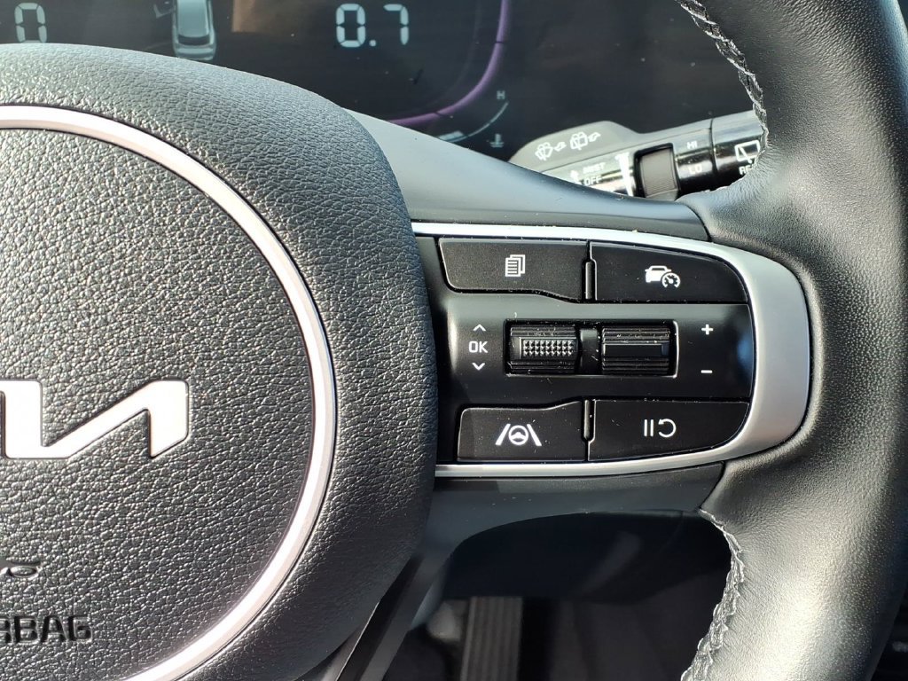 Used 2025 Kia Sportage EX w/ Premium Package FWD image 14