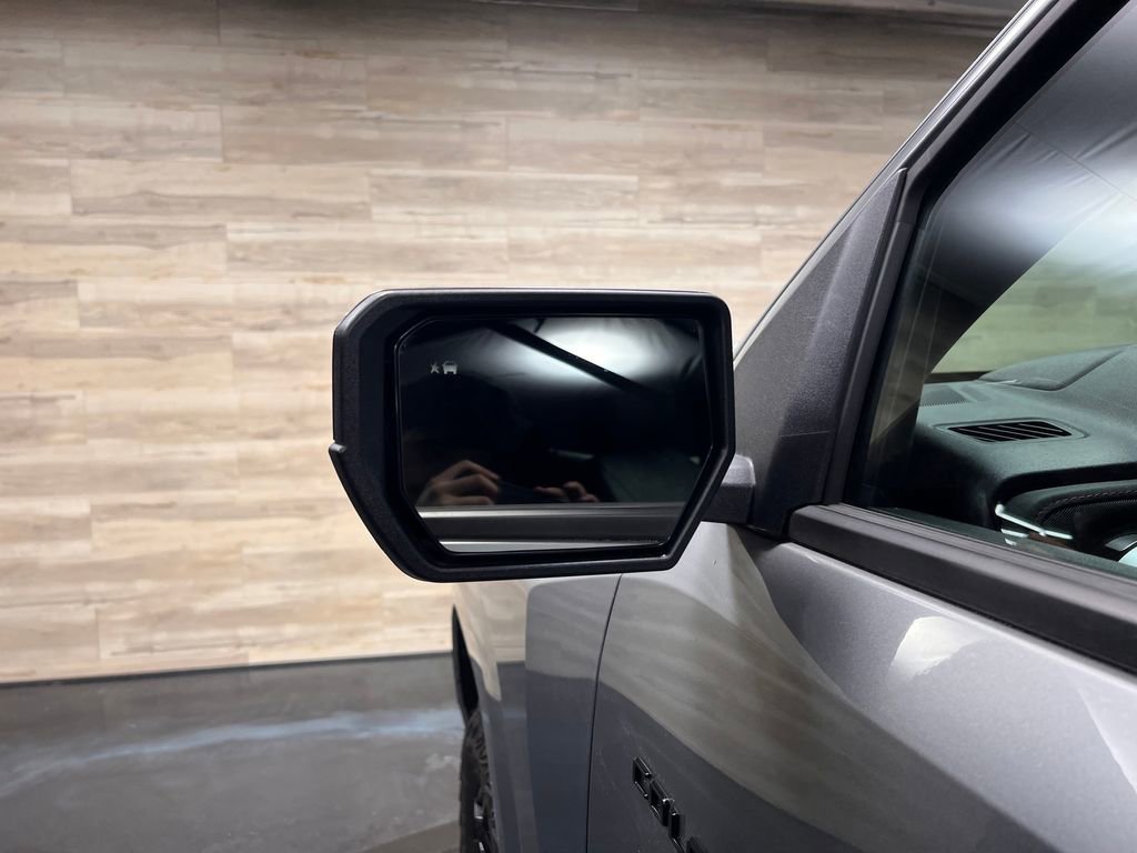 Used 2025 Chevrolet Colorado Z71 w/ Midnight Edition image 30