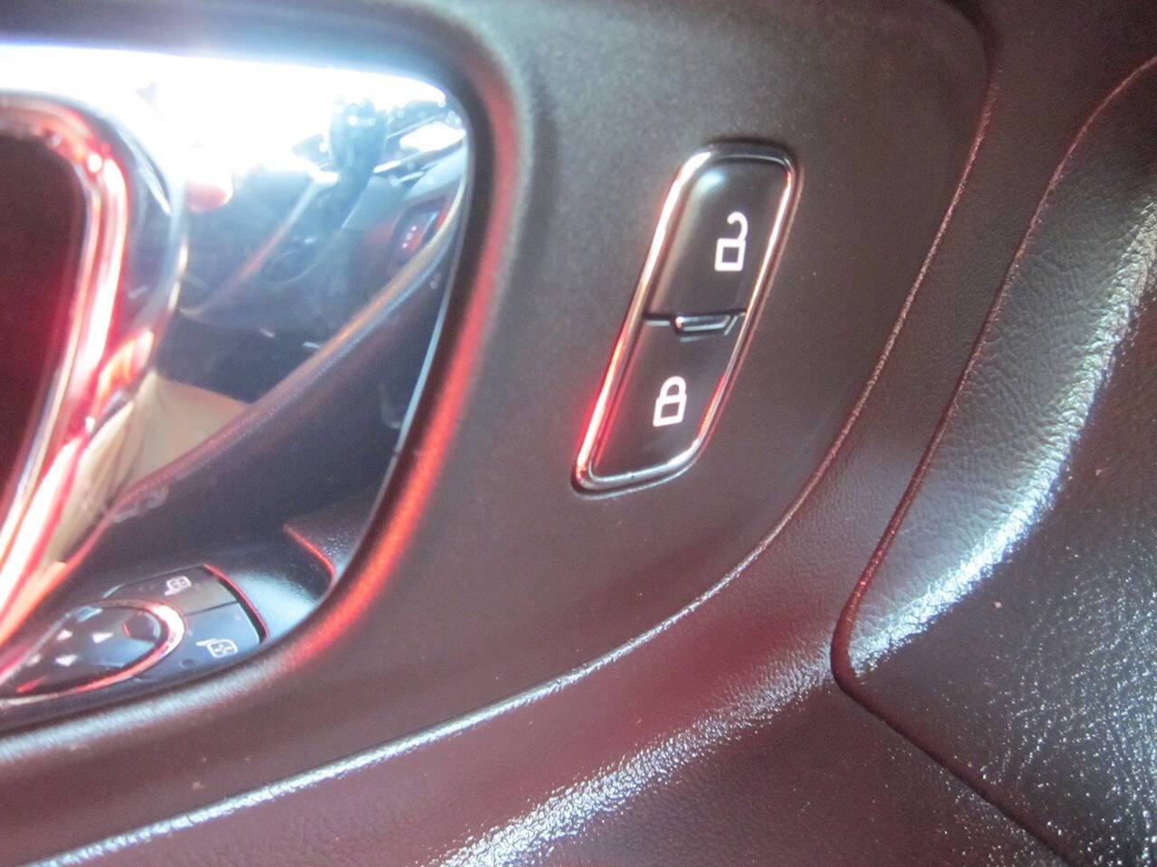 Used 2013 Ford Taurus Limited FWD image 27