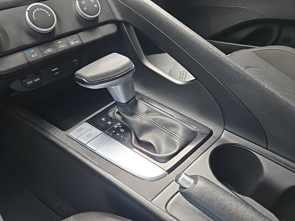 Used 2025 Hyundai Elantra SE FWD image 53