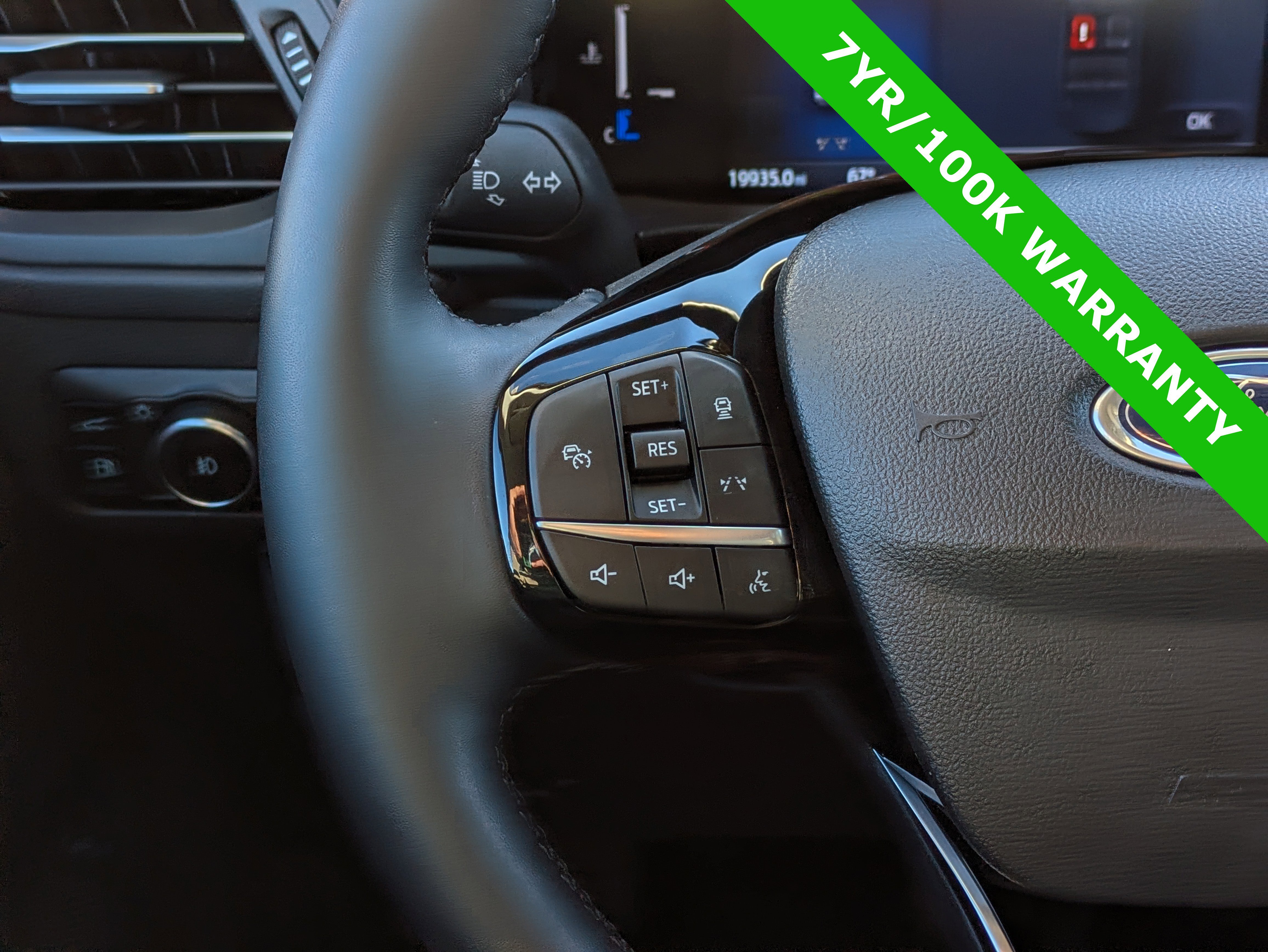 Certified 2025 Ford Escape PHEV image 25