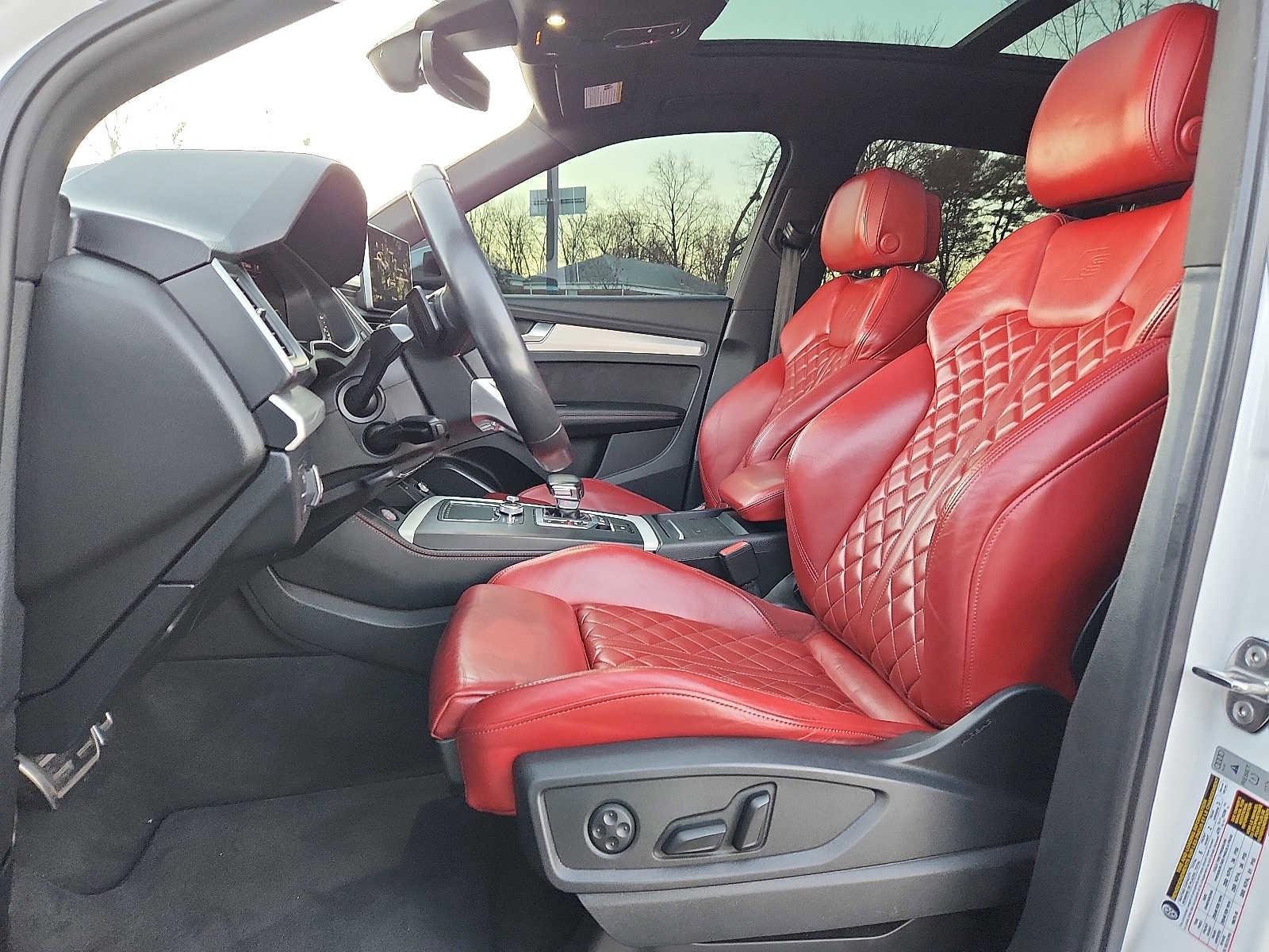 Used 2020 Audi SQ5 Premium Plus w/ Premium Plus Package image 13